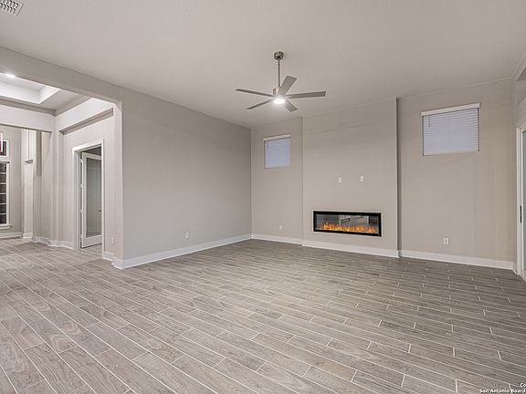 4th image of 429 Westmont