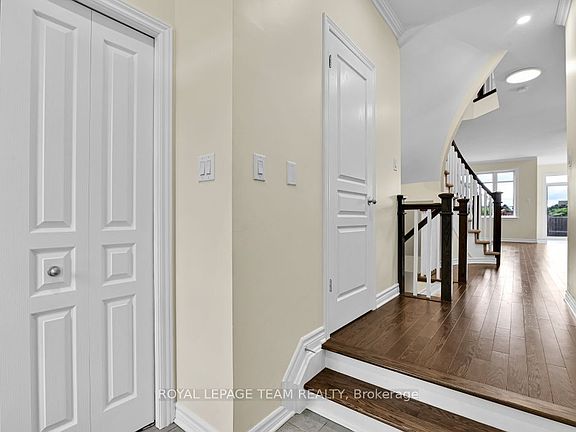 5th image of 34 Torbec Ave E