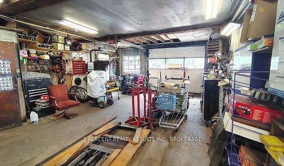4th image of 225 Concession St