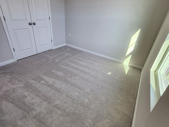 3rd image of 947 Highland Trace Dr