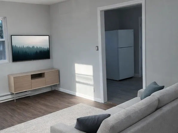 71 E 2nd St, Huntington Station, NY 11746