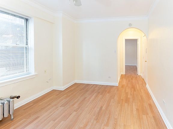 3rd image of 4521 N Malden St APT 203