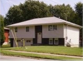 705 S 18th St, Leavenworth, KS 66048