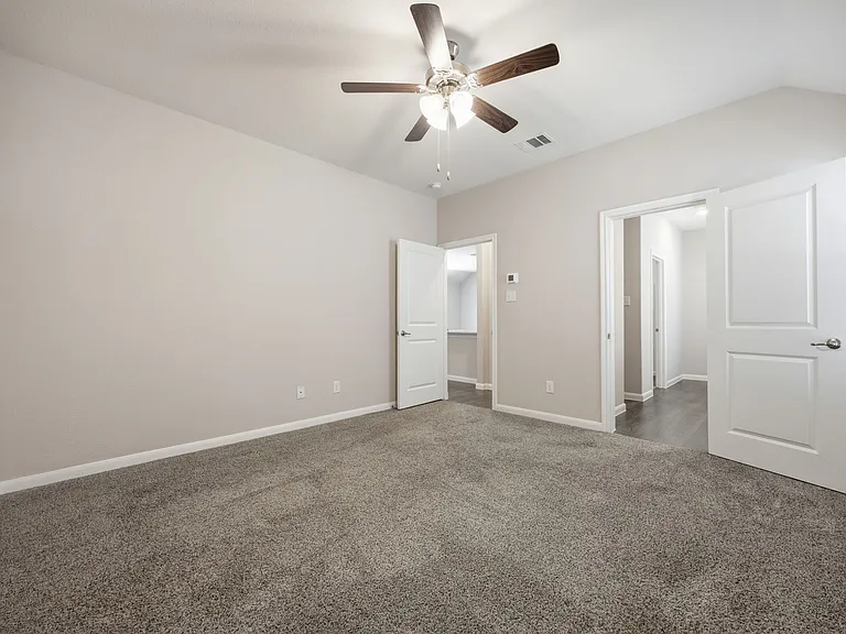 3921 Oak Creek Cir — Photo 18