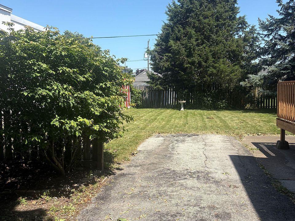 2nd image of 40 Oakwood St