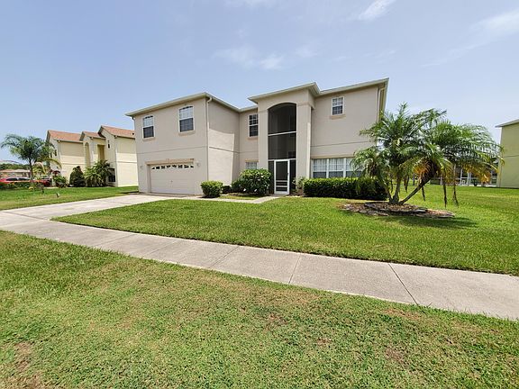 Stucco exterior, large lot, screened entryway
