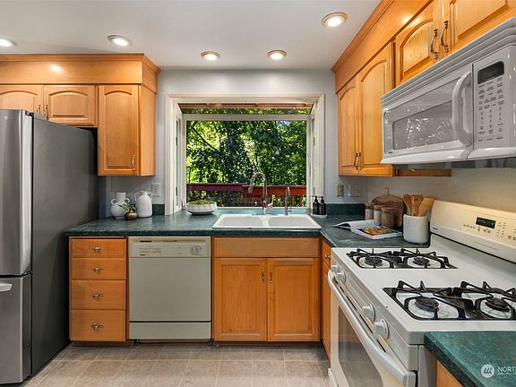 5th image of 11131 NE 141st St