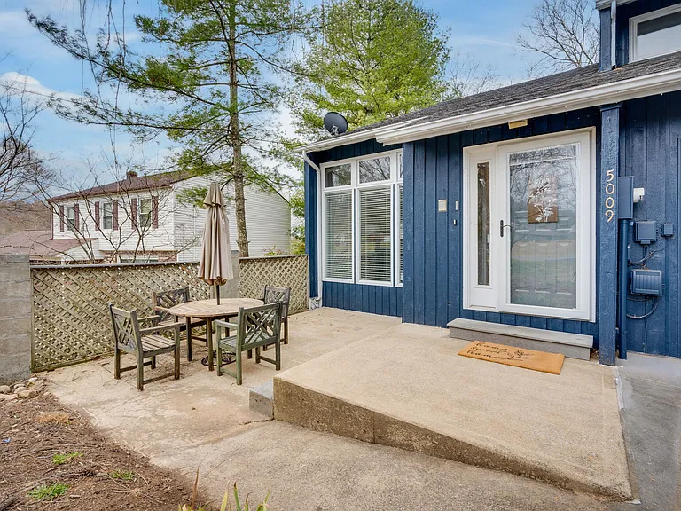 5009 Emerald Dr — Photo 17
