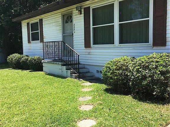 3rd image of 828 NE 10th Ave