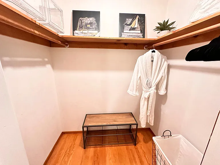 444 N Shattuck Pl — Photo 25