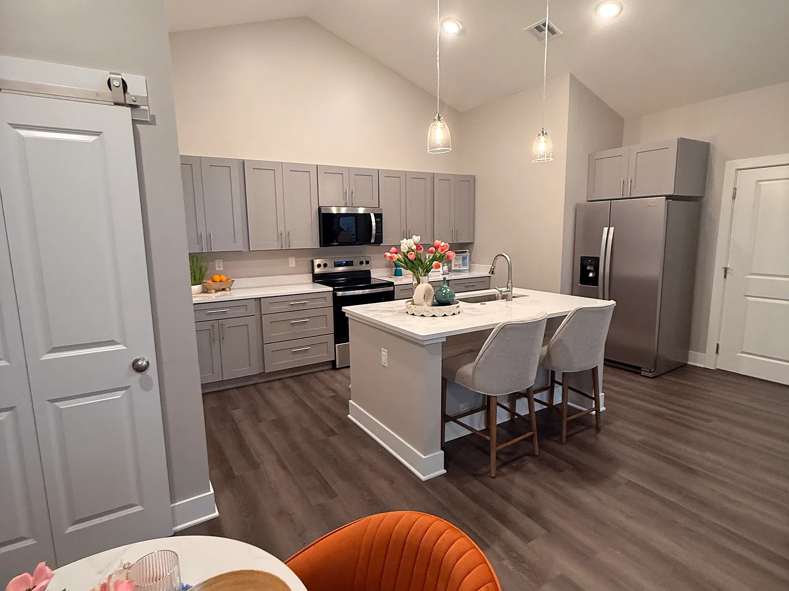 2 bed, 1070 sqft, $1,800 — Photo 2