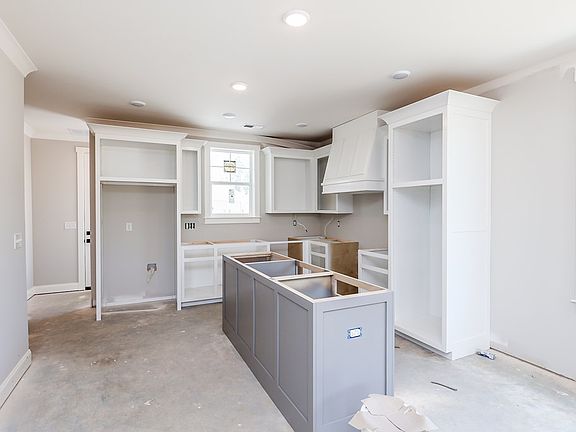 2nd image of 1004 Nuttall Oak Dr