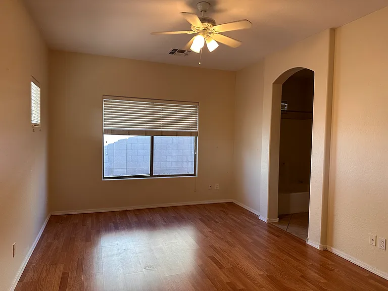 2073 N Arbor Ln — Photo 4