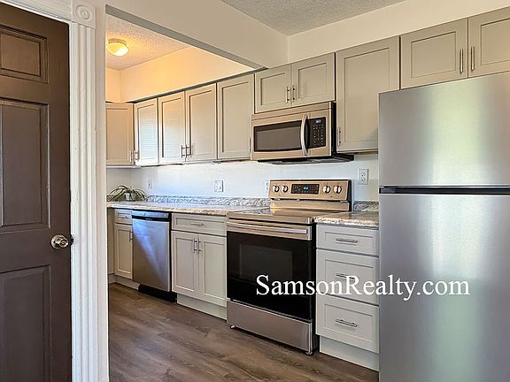 5th image of 142 Carter Ave #1