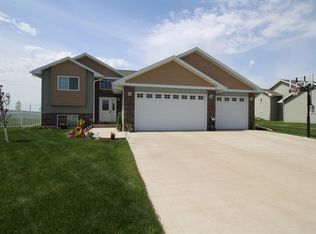 2856 Grey Eagle Pass, Minot, ND 58703