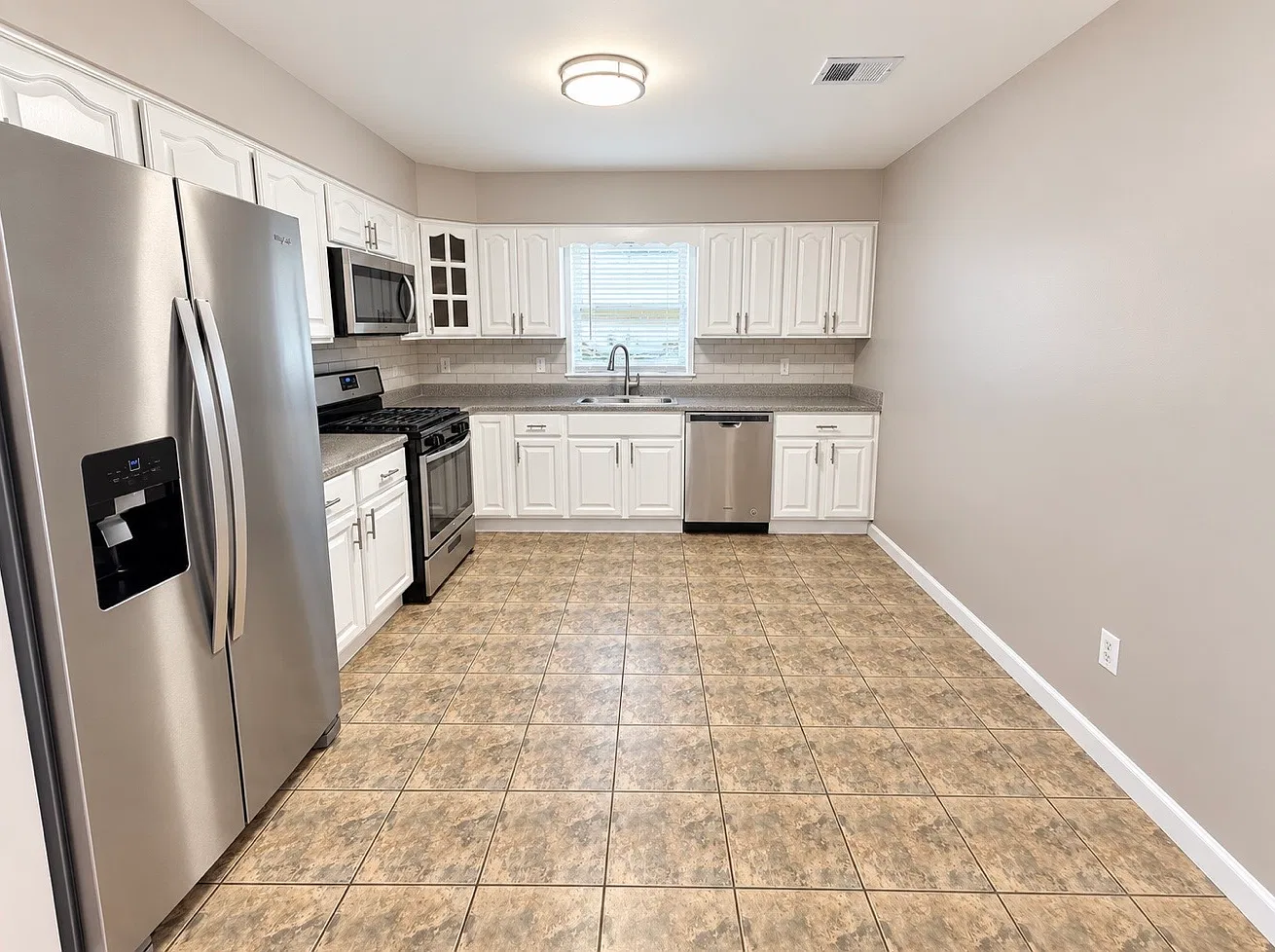3 bed, 1200 sqft, $2,800 — Photo 4