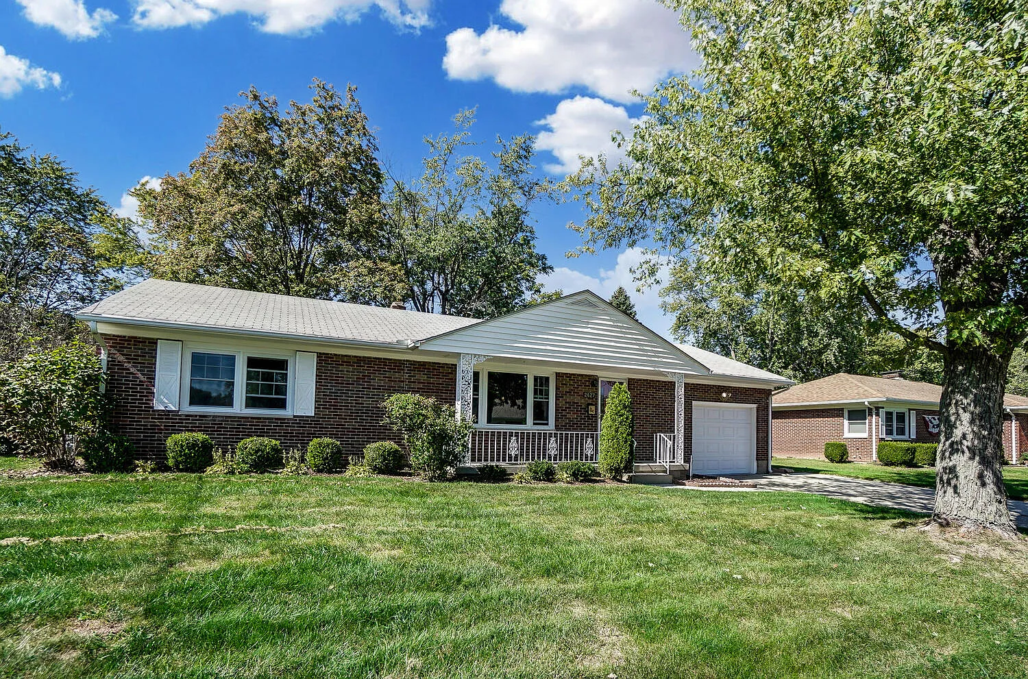 2427 Northmoor Dr photo 1