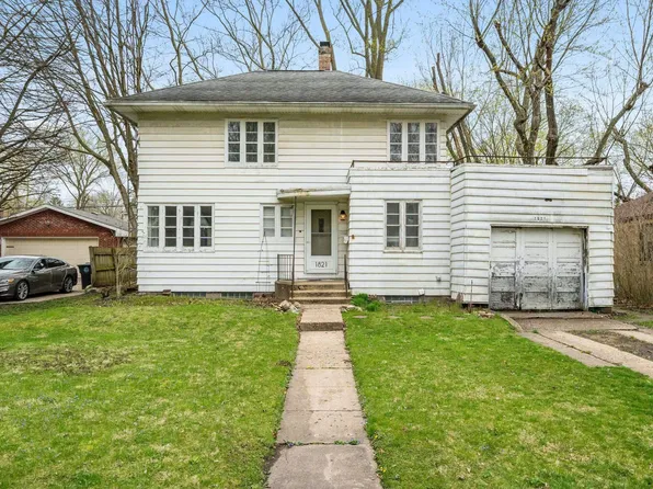 1821 College St, South Bend, IN 46628