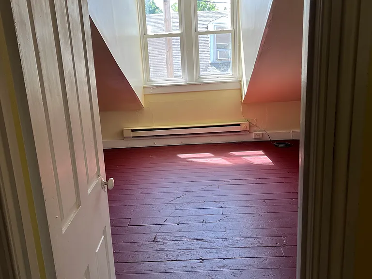 349 Pearl St — Photo 10