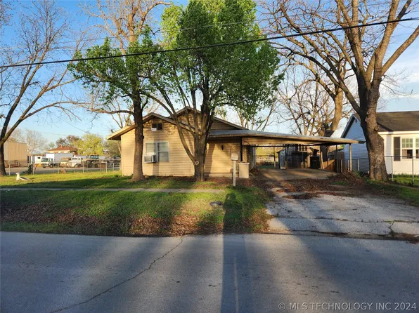 711 S Oak St, Bristow, OK 74010