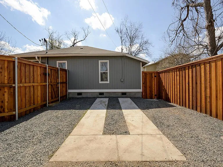 2106 Holly St #B — Photo 28