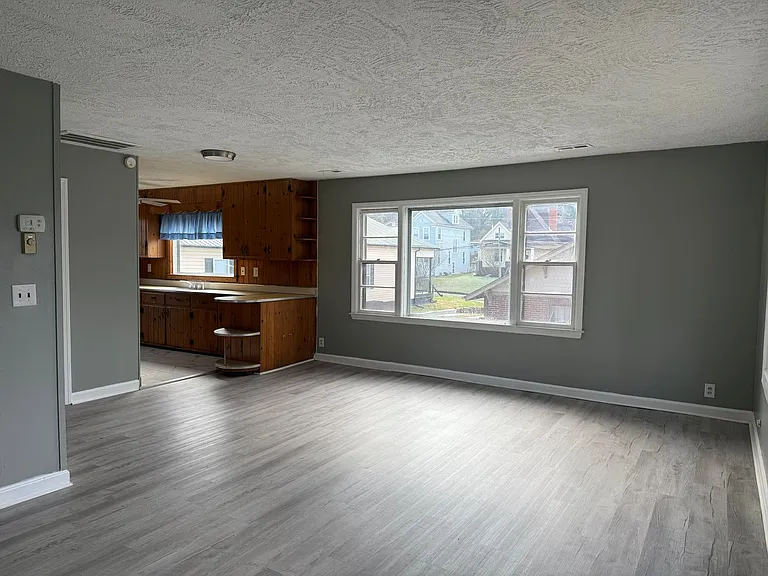 221 Taylor St — Photo 9