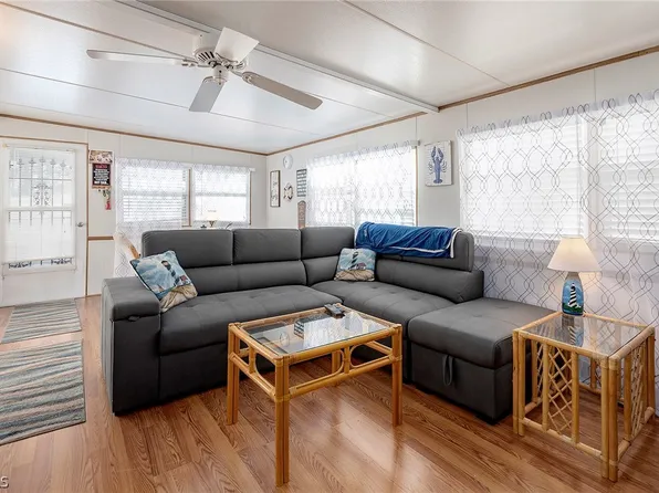 121 Caravan Cir, North Fort Myers, FL 33903