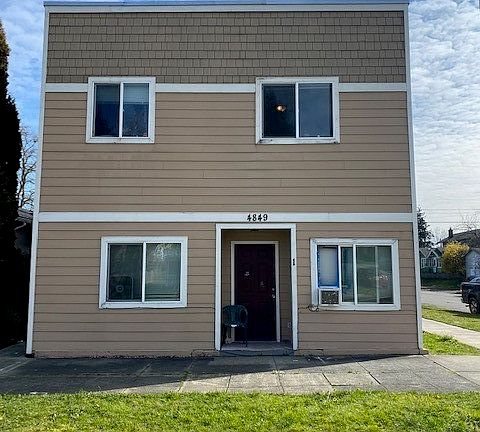 3rd image of 4849 S Yakima Ave