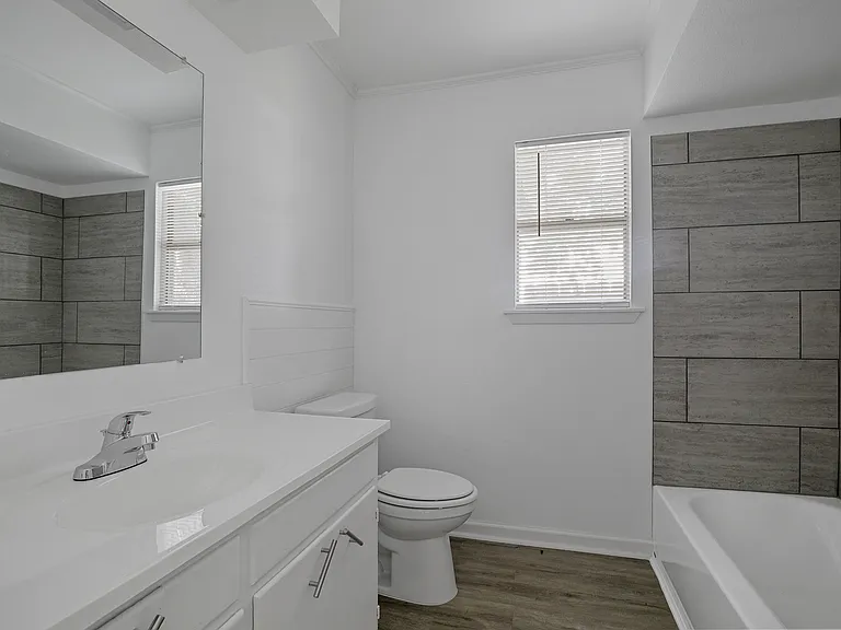 208 D St — Photo 12