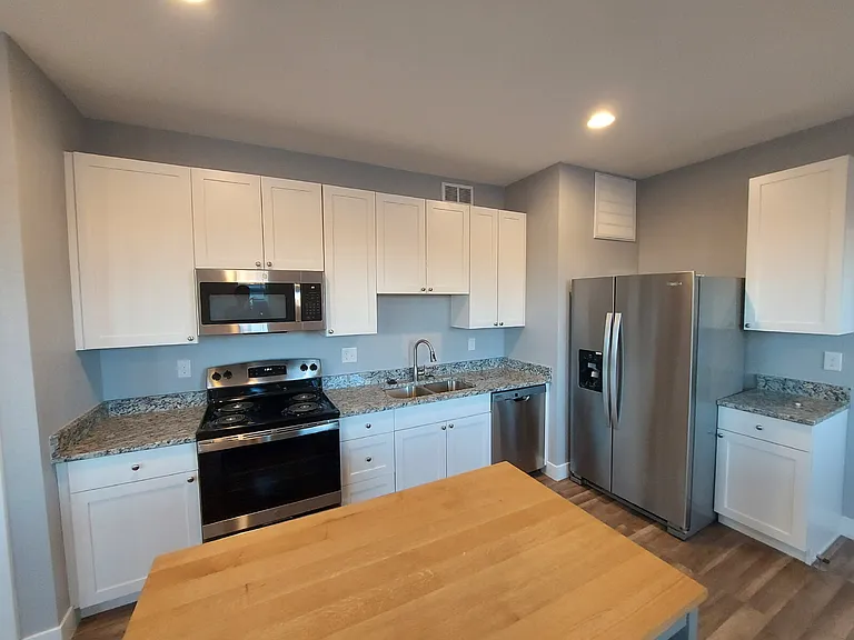 381 S 4th Ct — Photo 5