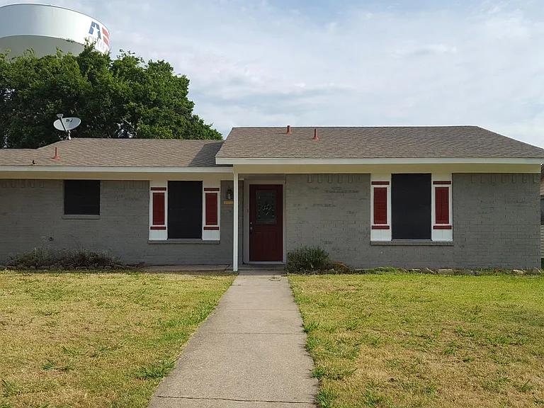 915 Meadow Mead Dr — Photo 2