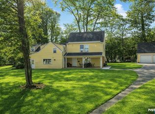 566 Teaneck Rd, Teaneck, NJ 07666