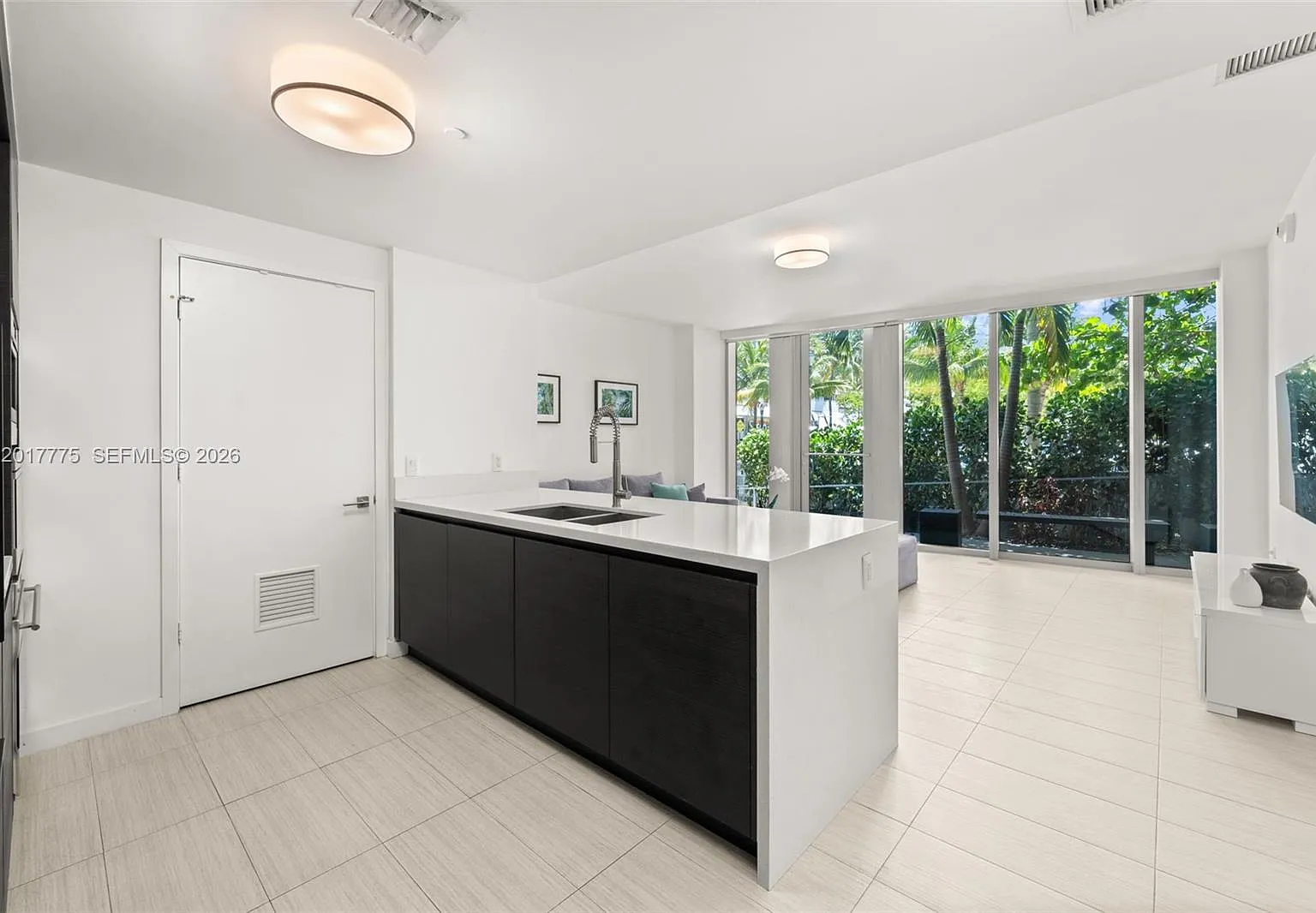 One Ocean Condo — Photo 3