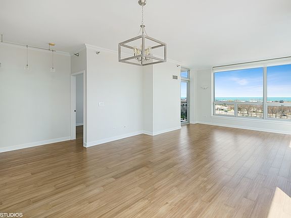 3rd image of 1841 S Calumet Ave Unit Gu185