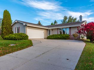 1476 Cedar Dr, Port Washington, WI 53074