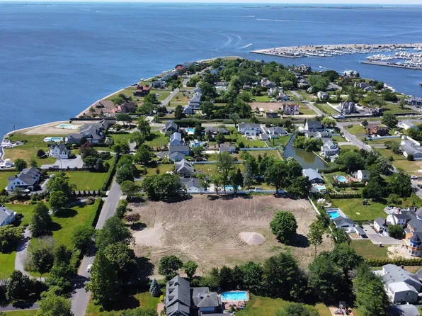 100A Awixa Avenue, Bay Shore, NY 11706