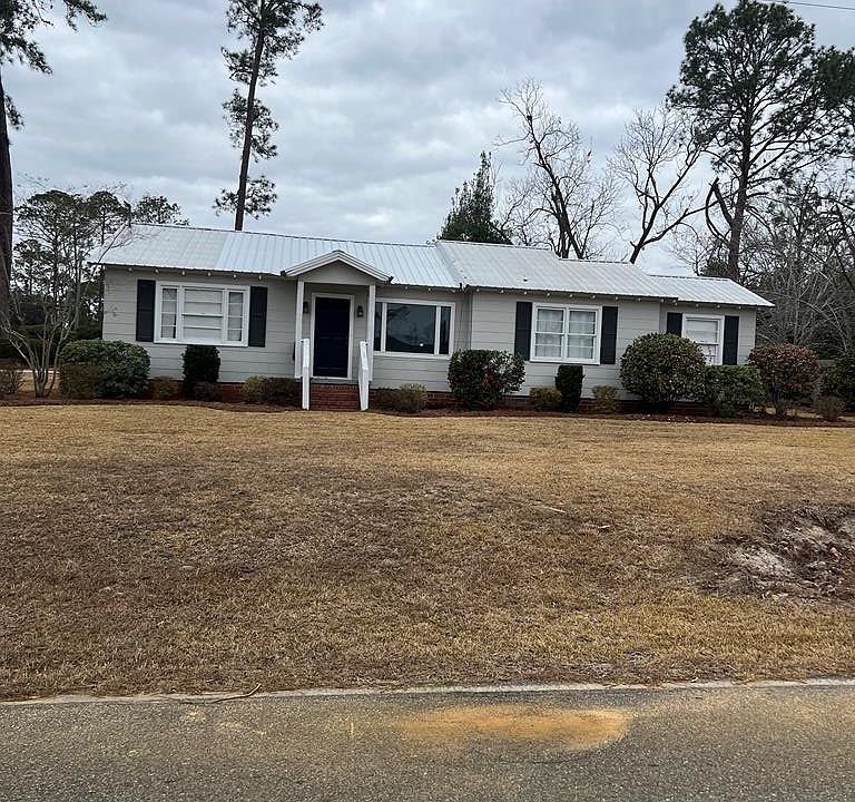 1st image of 401 Letitia Ave N