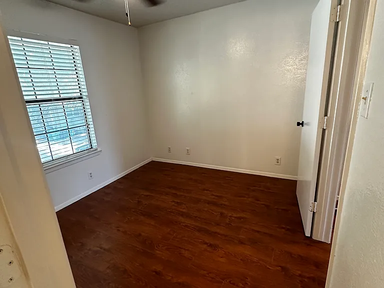 716 W Mulberry St #18 — Photo 12