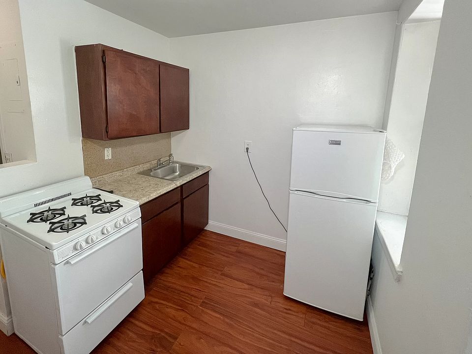 1st image of 514 E 13th St #1RR