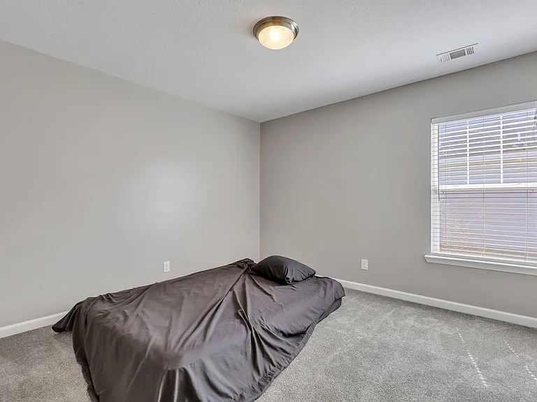 94 Lake Shore Blvd — Photo 11