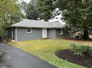 2747 Fort Scott Dr, Arlington, VA 22202