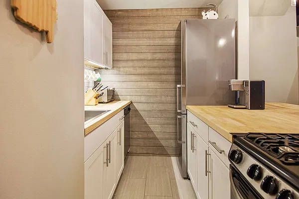 Sold by Prestige Property Group LLC | media 29