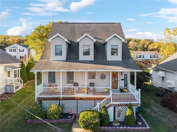 713 S 6th St, Youngwood, PA 15697