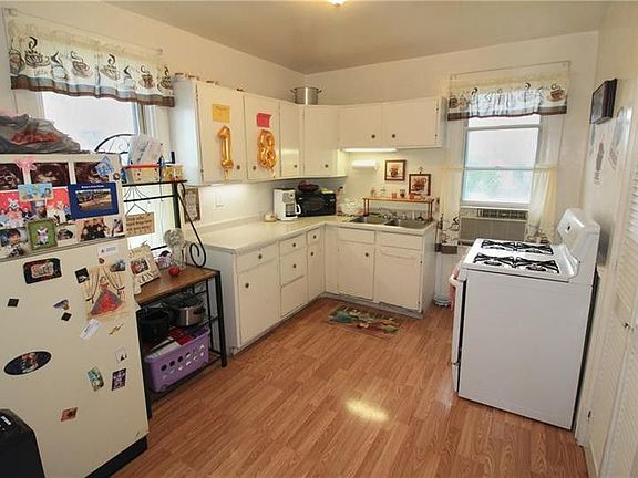 3rd image of 448 Locust St