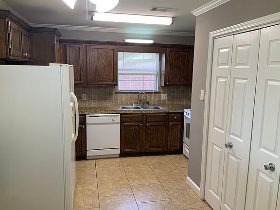 4th image of 2062 Silver Springs Cir #A