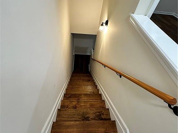 5th image of 1011 Estes Dr SW #B2