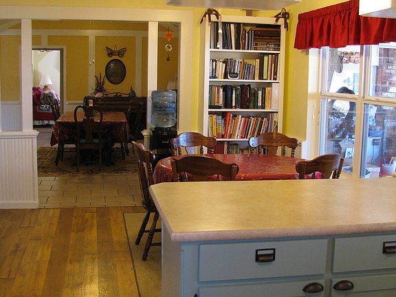 Open Concept kitchen/dining