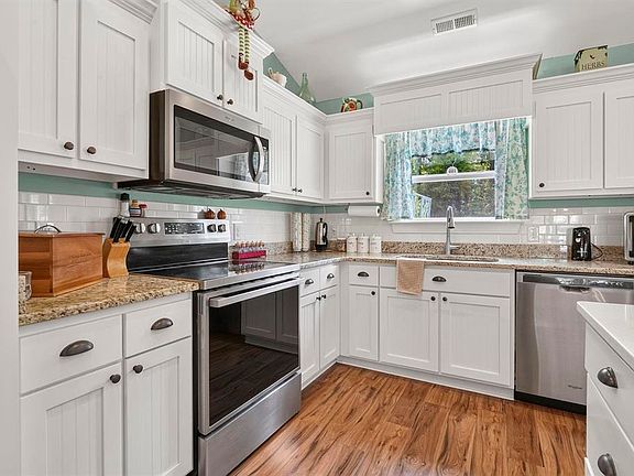 4th image of 148 Penn Circle