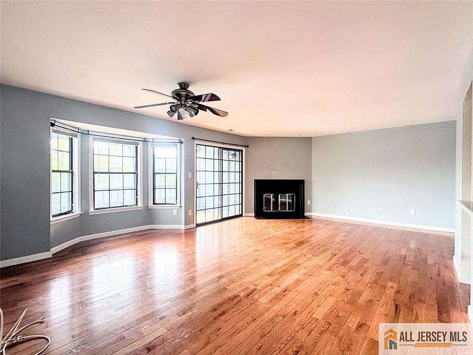1st image of 1212 Woodhaven Dr Unit 1212