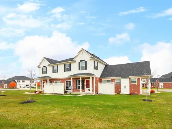 1302 Riversedge Dr #50, Saline, MI 48176